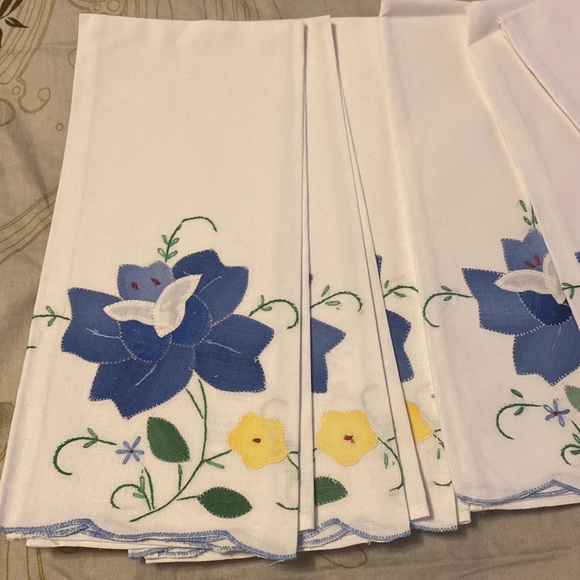 Linen Tea Towels, Applique Set of 6 Tea Towels, Vintage 100% cotton - Picture 2 of 5